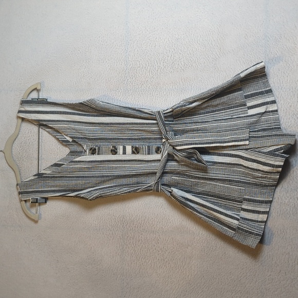 Lush Pants - LUSH Women's Gray & White Striped Sleeveless Button Romper Size S